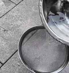 Duidelijk zichtbaar transparante EasyStick coating, die een onzichtbare waterdichte beschermlaag vormt.