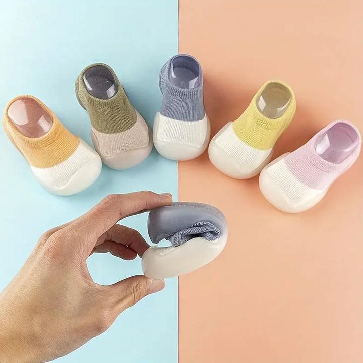 Flexibele barefoot kinderschoenen voor natuurlijke voetontwikkeling, comfortabel en ademend.