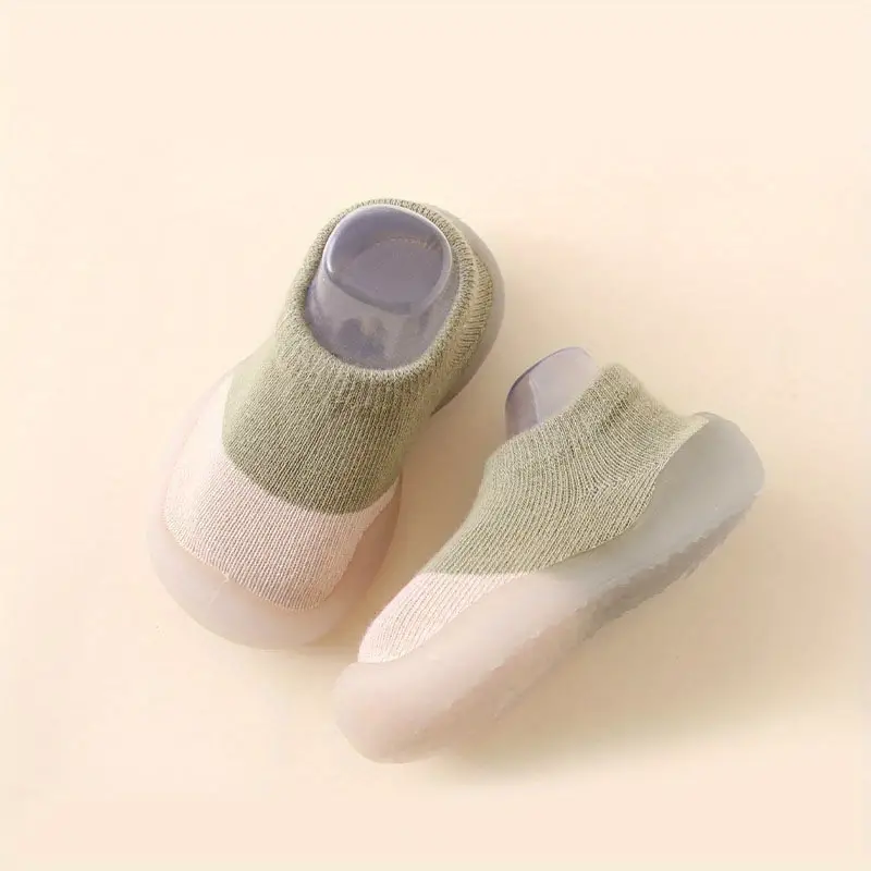 Comfortabele voering in ademende kinderschoenen, voor optimale natuurlijke voetontwikkeling.