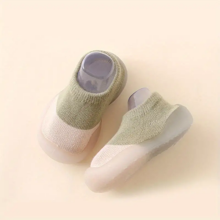 Comfortabele voering in ademende kinderschoenen, voor optimale natuurlijke voetontwikkeling.
