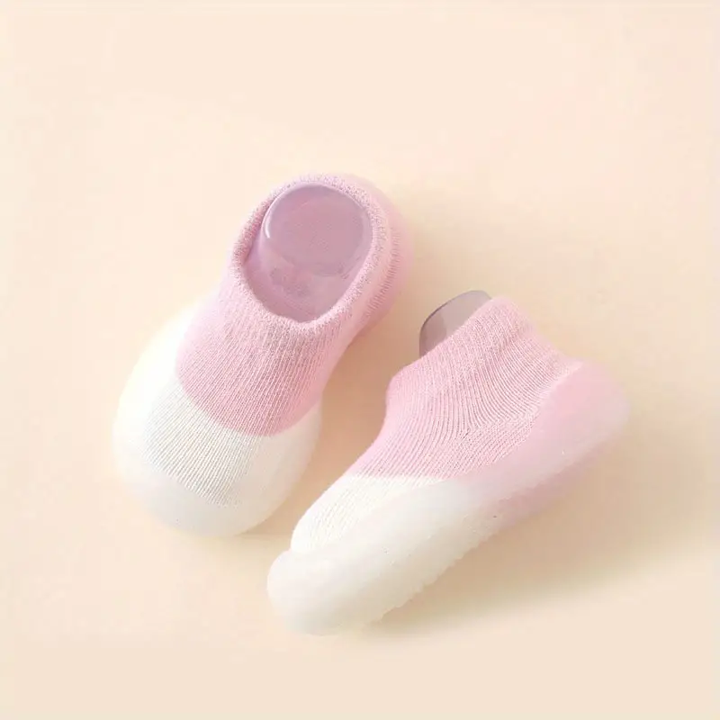Collectie flexibele barefoot peuterschoenen, ontworpen voor comfort en gezonde voetontwikkeling.