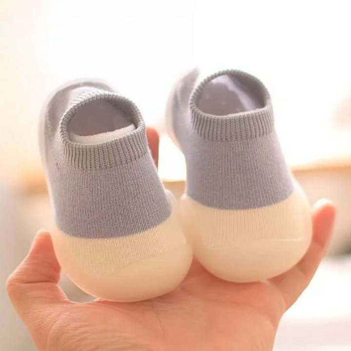 Antislip zool van barefoot peuterschoenen, biedt grip en flexibiliteit voor actieve kinderen.