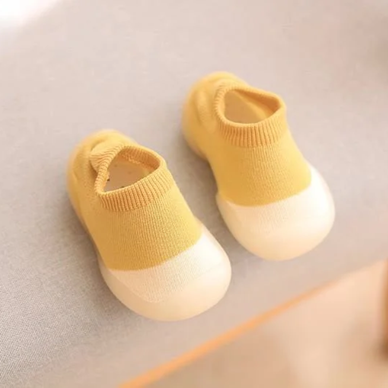 Duurzame flexibele kinderschoenen voor buiten, perfect voor natuurlijke bewegingsvrijheid.