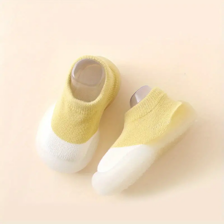 Assortiment comfortabele barefoot kinderschoenen voor jongens en meisjes in diverse kleuren.