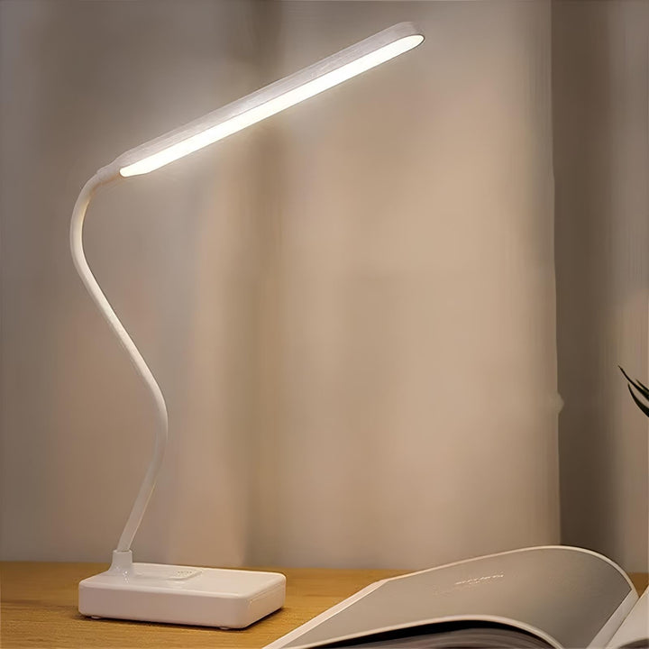 Compacte bureaulamp met flexibele arm, dimbare LED en kleurtemperatuurinstelling, geschikt voor slaapkamer.