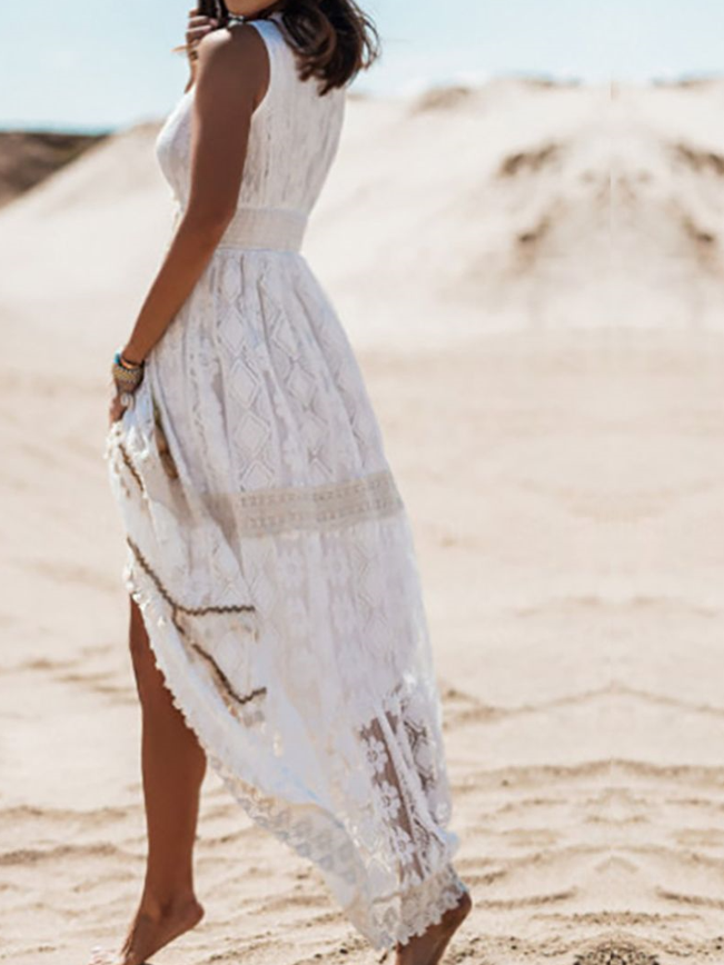 Mira Boho maxijurk in een lichtbeige kleur, perfect voor een elegante zomerse look. Comfortabel en veelzijdig.