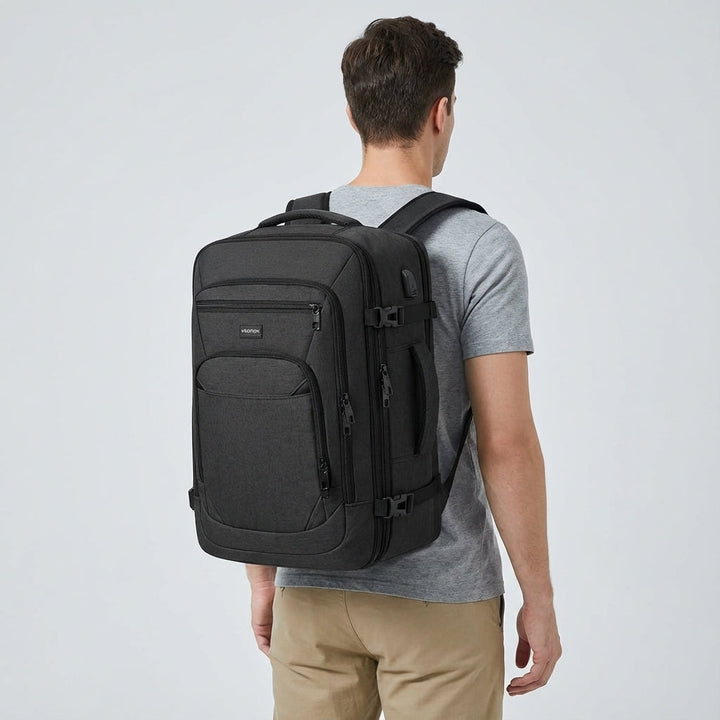 Stijlvolle waterbestendige FlightFold zakenrugzak, perfect als handbagage en laptoprugzak voor moderne reizigers.