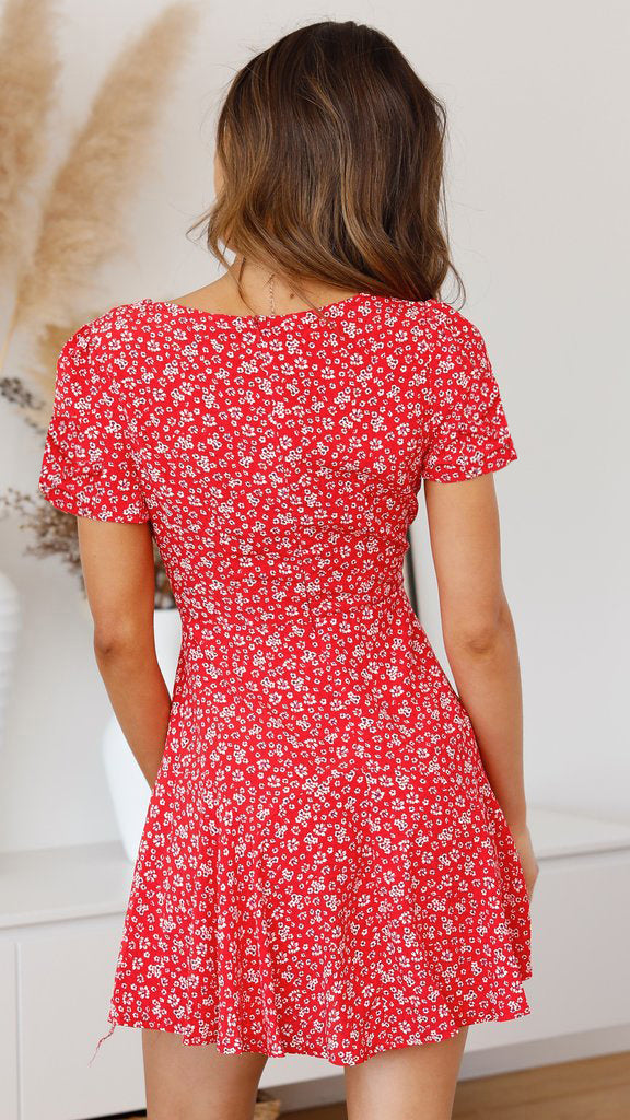Trendy dames zomerjurk in bloemen boho-design.