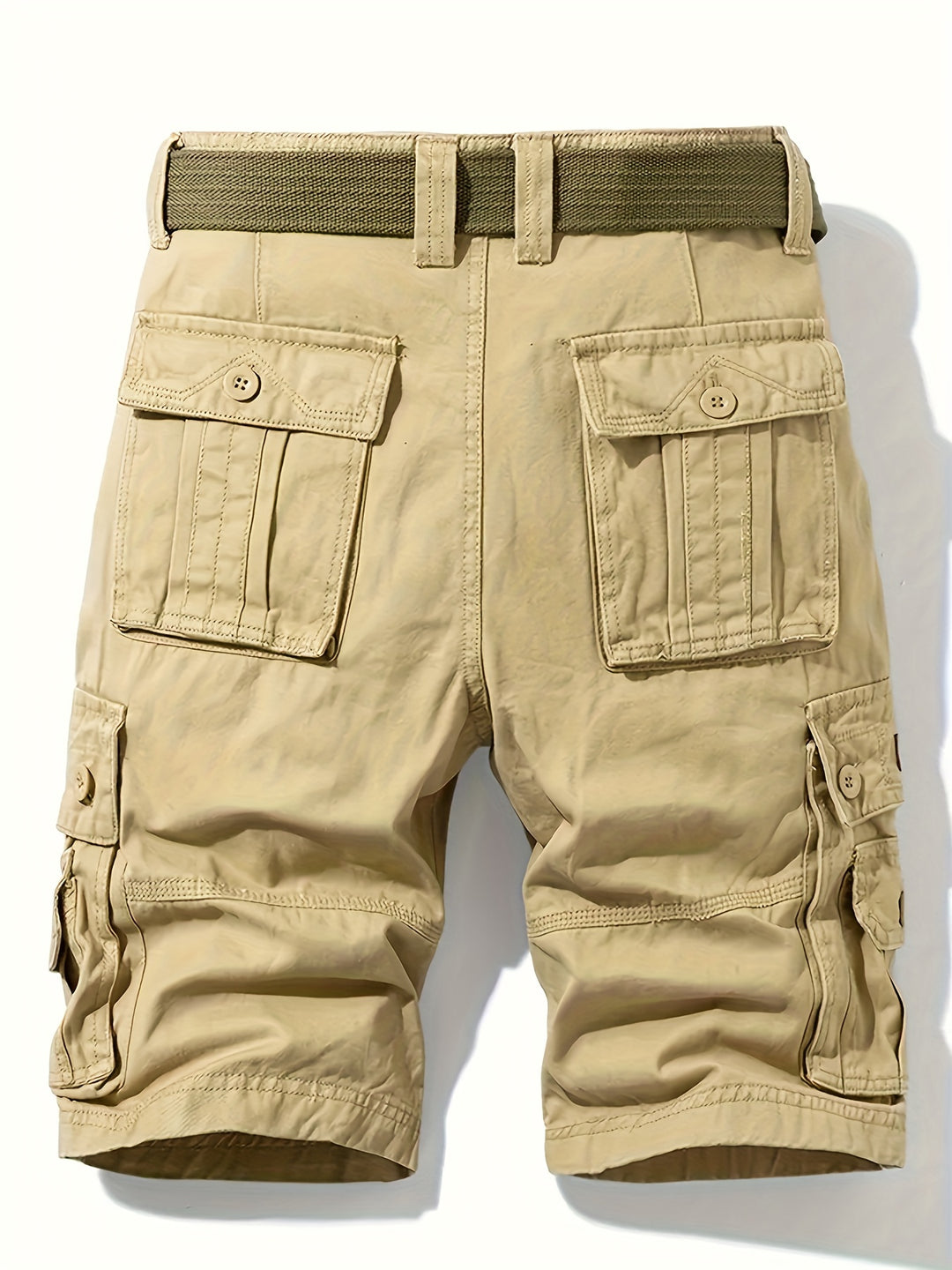 Groene heren cargo shorts met rechte pijp, praktische zakken. Essentieel voor zomerse avonturen en casual herenmode.