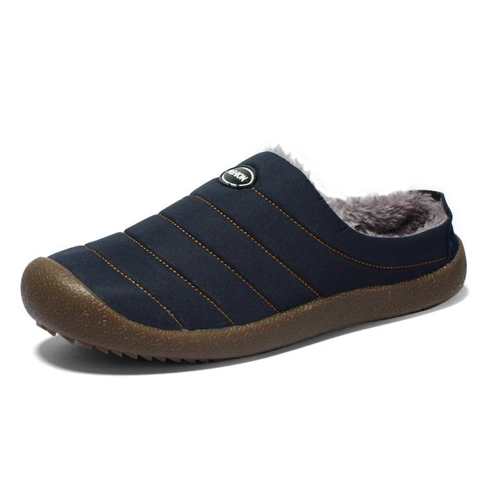 Gevoerde, antislip heren pantoffels Adam voor comfortabele avonden, vooraanzicht.