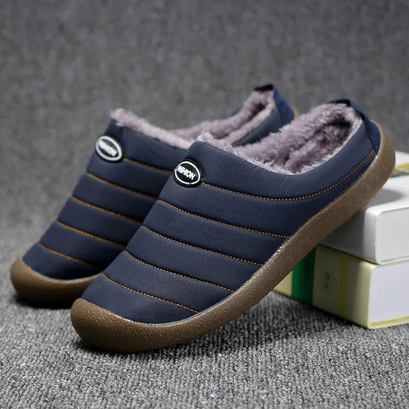 Gevoerde, antislip heren pantoffels Adam voor comfortabele avonden, vooraanzicht.