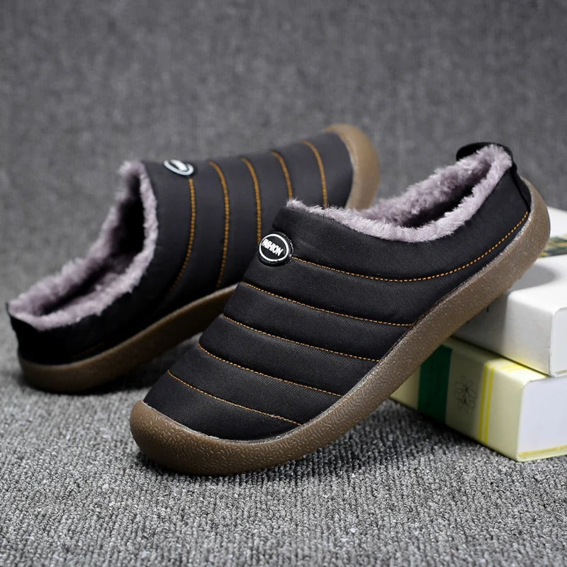 Gevoerde, antislip heren pantoffels Adam voor comfortabele avonden, vooraanzicht.