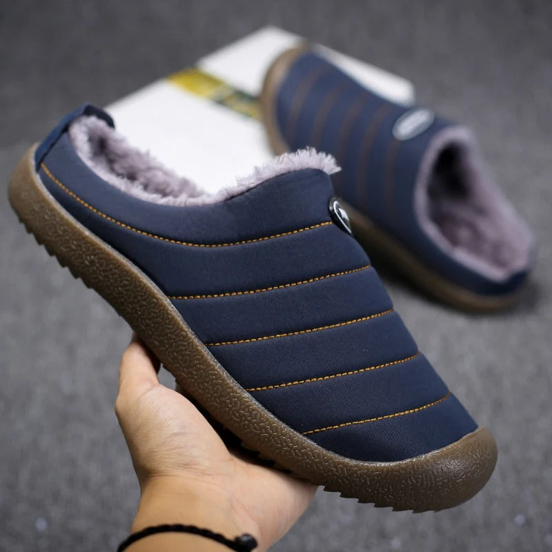 Gevoerde, antislip heren pantoffels Adam voor comfortabele avonden, vooraanzicht.