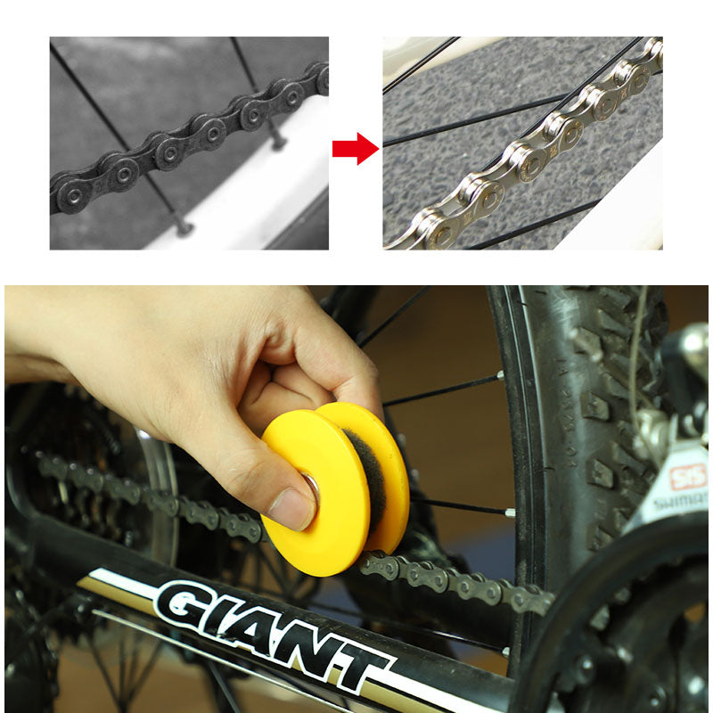 Geel 2-in-1 fietskettingolie voor reiniging en smering, compact, biologisch afbreekbaar, ideaal voor kettingonderhoud.