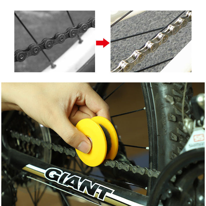 Geel 2-in-1 fietskettingolie voor reiniging en smering, compact, biologisch afbreekbaar, ideaal voor kettingonderhoud.