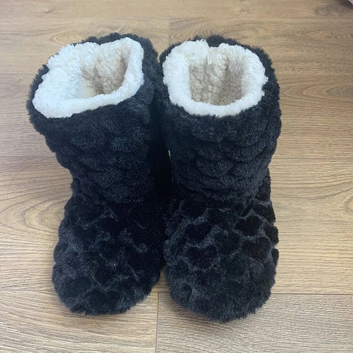 Sfeervolle damespantoffels, pluizig en warm, met een ergonomische Memory Foam zool voor maximaal comfort thuis.