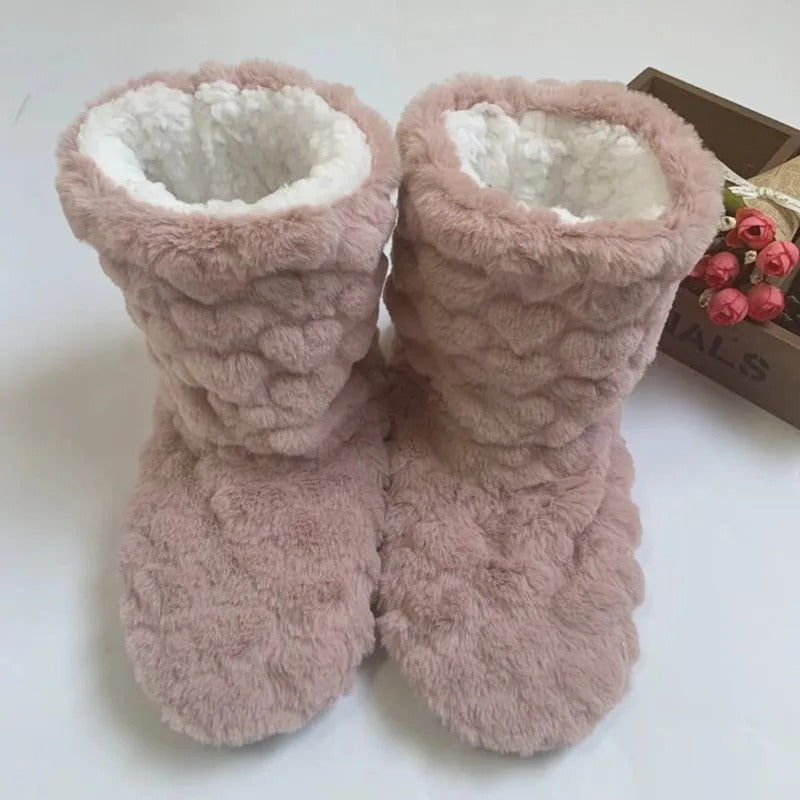 Zachte damespantoffels voor thuis, met Memory Foam demping en een warme, pluizige voering voor koude dagen.
