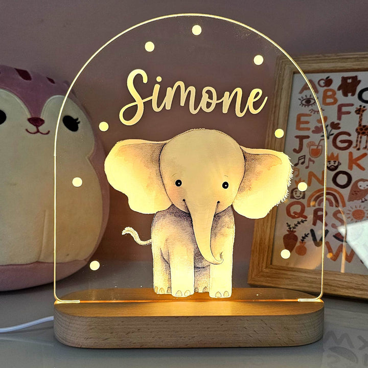 Gepersonaliseerd kinder nachtlampje met schattig dier en naam, ideale slaapkamerdecoratie voor babykamer.