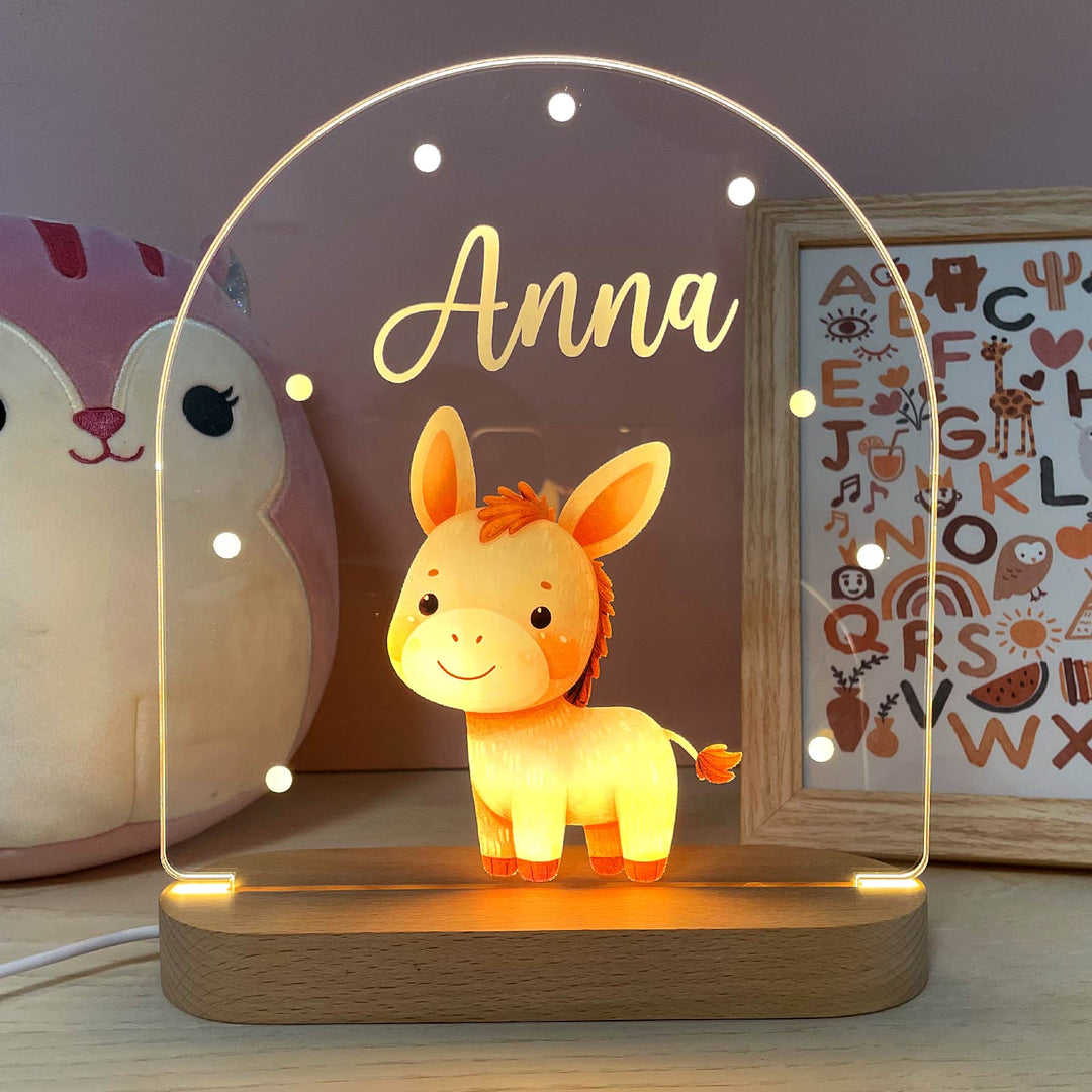 Veilig babykamer nachtlampje, gepersonaliseerd met naam en dier, zachte ledverlichting voor rust.