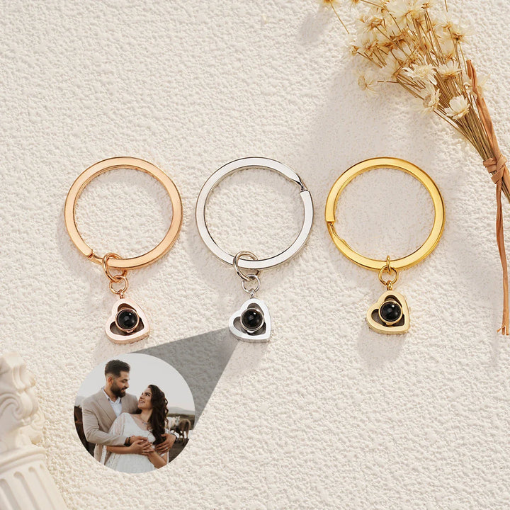 Gepersonaliseerde foto sleutelhanger; draag dierbaren dichtbij. Uniek cadeau en blijvende herinnering.