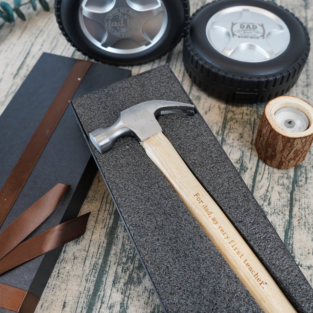 Complete HammerTape set: gepersonaliseerd meetlint en hamer. Duurzaam en praktisch gereedschap voor vaders en klussers.