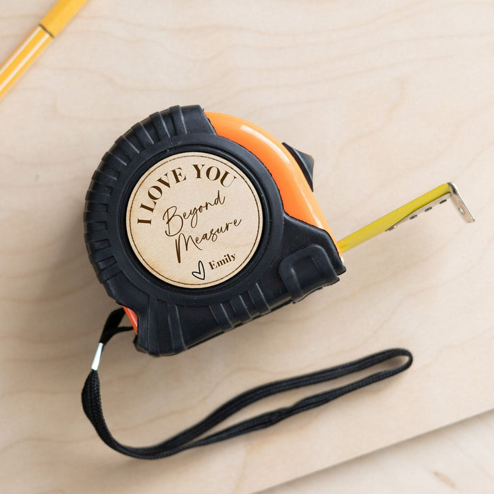 Hoogwaardig HammerTape meetlint en hamer, ontworpen voor duurzaam gebruik thuis, in de werkplaats of voor DIY-projecten.