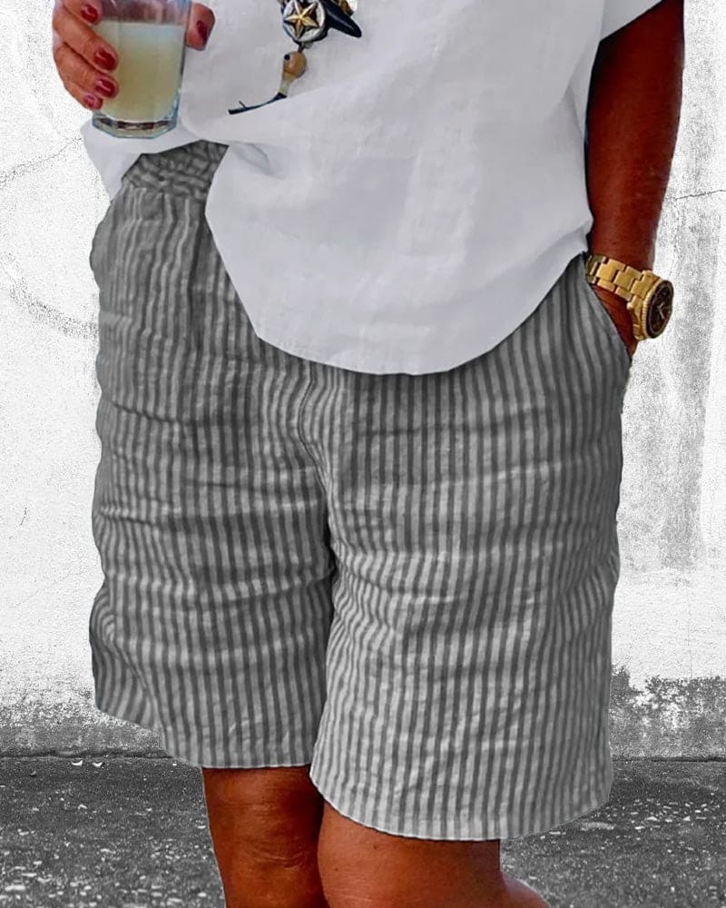 Gestreepte dames shorts van linnenmix, vooraanzicht. Middelhoge taille, zomerse chic, ideaal voor warme dagen.