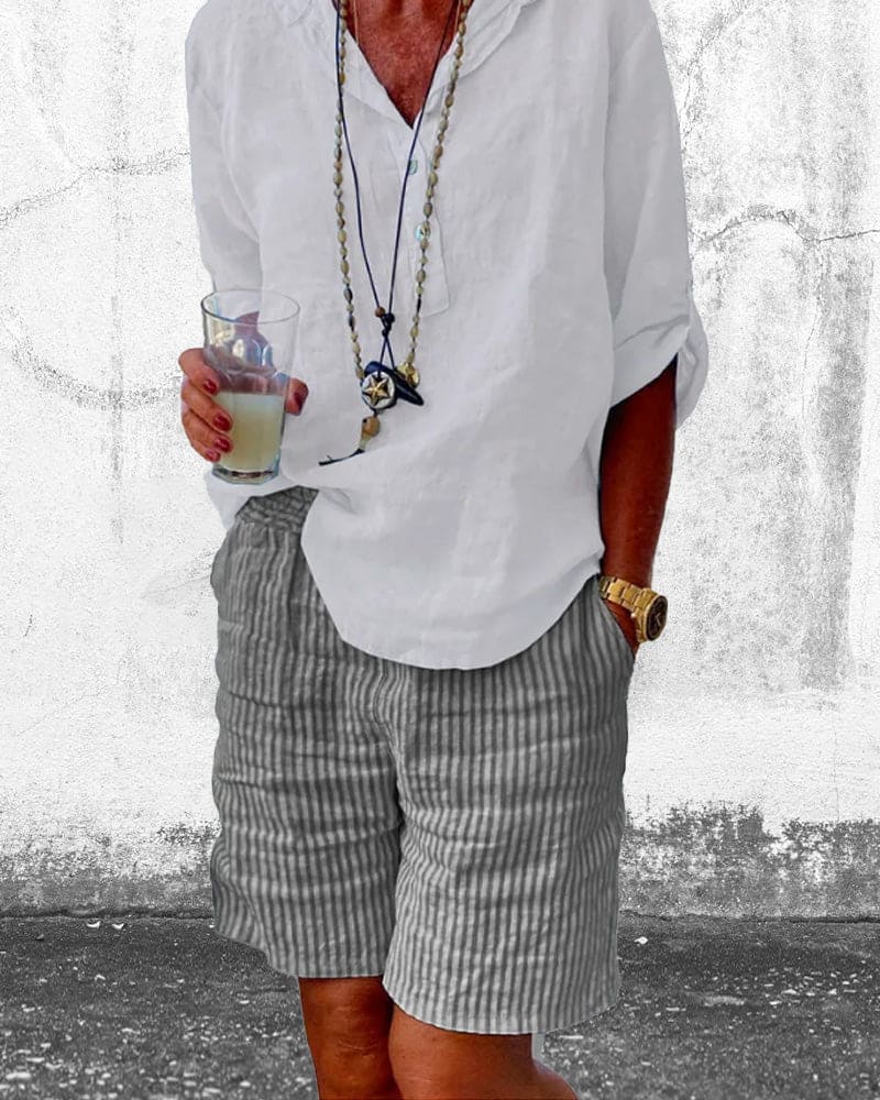 Gestreepte dames shorts van linnenmix, vooraanzicht. Middelhoge taille, zomerse chic, ideaal voor warme dagen.