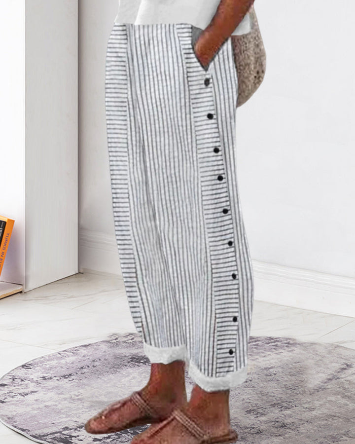 Gestreepte, korte dames zomerbroek, licht en stijlvol, ideaal voor warme dagen, modieus design, ademende stoffen.