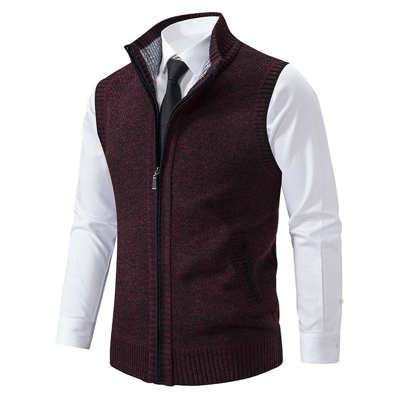 Gebreide zakelijke bodywarmer in bordeauxrood, mouwloos, elegant mêlee-patroon, geweven wolmix voor mannelijke elegantie.