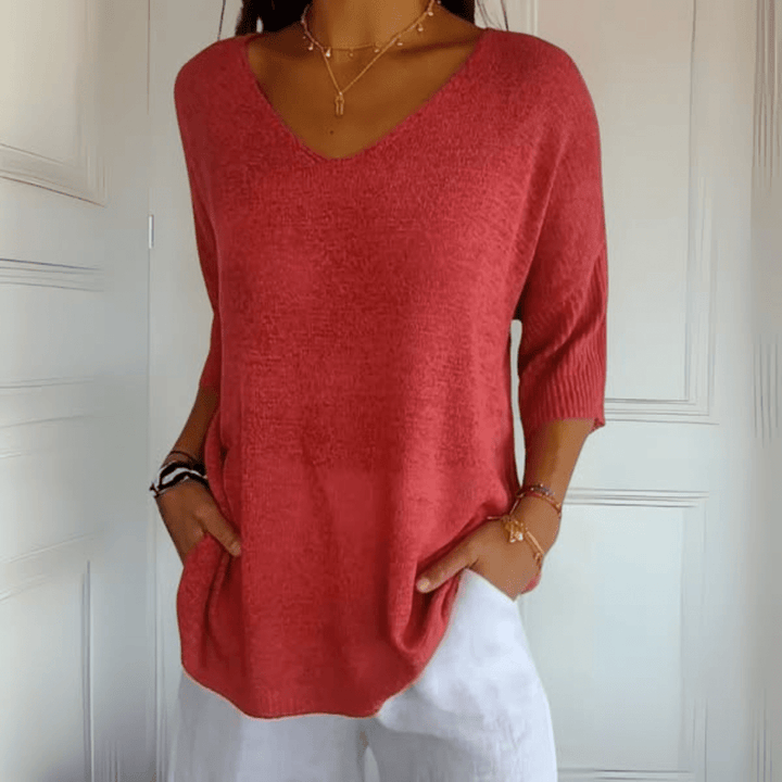 Gebreide dames top met V-hals in abrikoos, comfortabel en elegant design, veelzijdig te combineren.