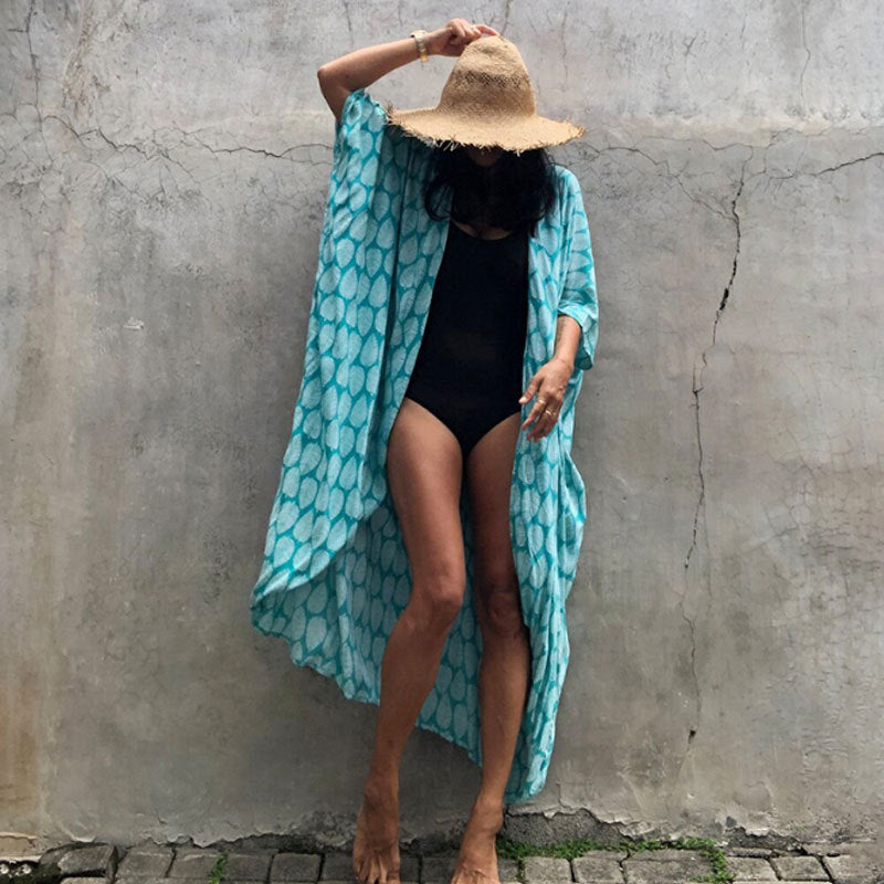 Glamoureuze dames strandjurk, licht luchtig ontwerp, ideaal voor stijlvolle zonbescherming op het strand