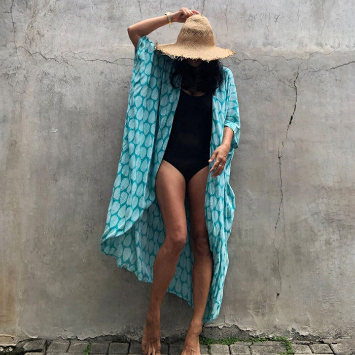 Glamoureuze dames strandjurk, licht luchtig ontwerp, ideaal voor stijlvolle zonbescherming op het strand