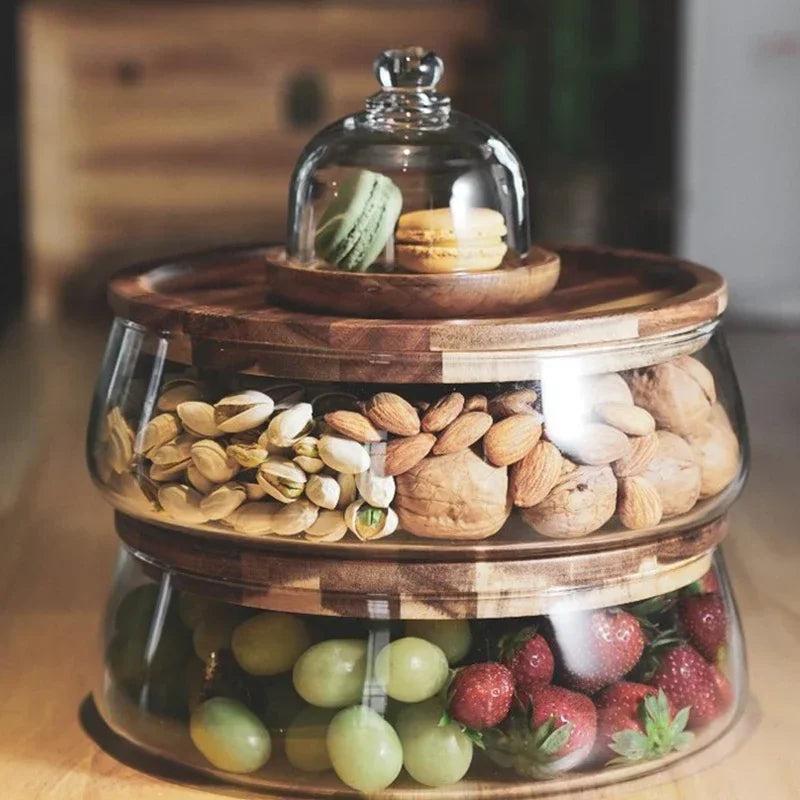 Glazen schaal met stijlvol acaciahouten deksel, perfect voor vers fruit of lekkere snacks.