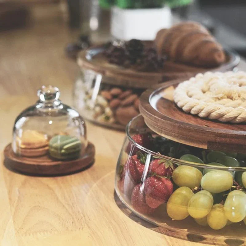 Elegante glazen fruitschaal en snackkom met deksel, een stijlvolle toevoeging aan uw tafeldecoratie.