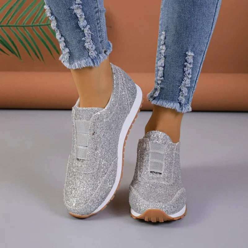 Glitterende Nika dames sneakers, elegant en comfortabel, zijaanzicht. Perfect voor zomerse avonturen.