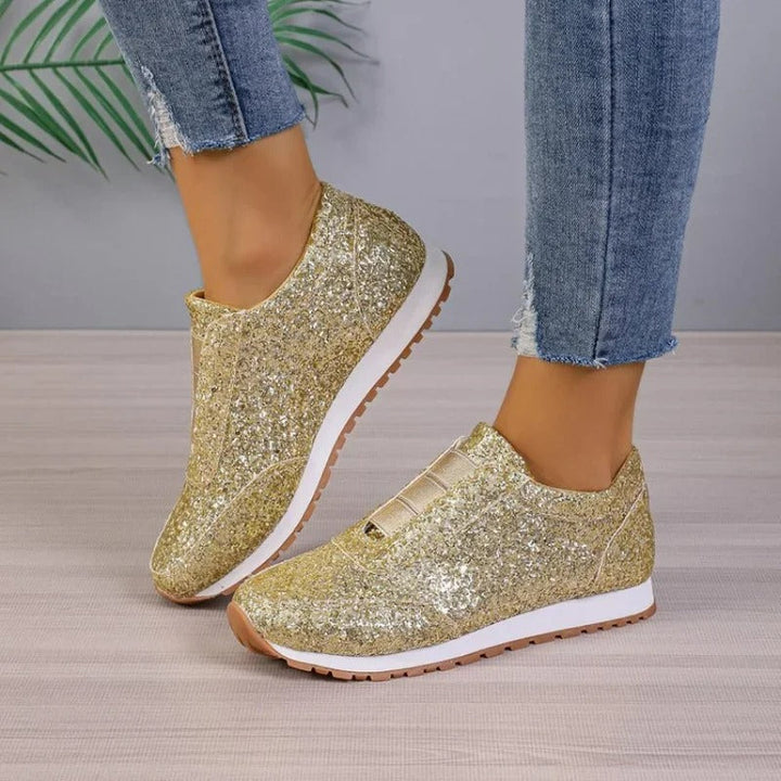 Glitterende Nika dames sneakers, elegant en comfortabel, zijaanzicht. Perfect voor zomerse avonturen.