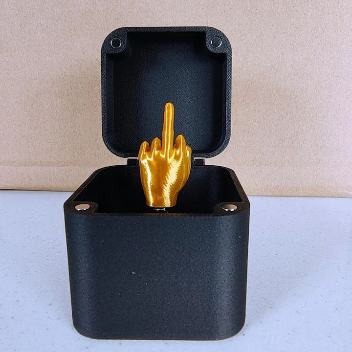 Grappig prank cadeau met lachgarantie, perfecte humoristische verrassing voor vrienden en familie op feestjes.