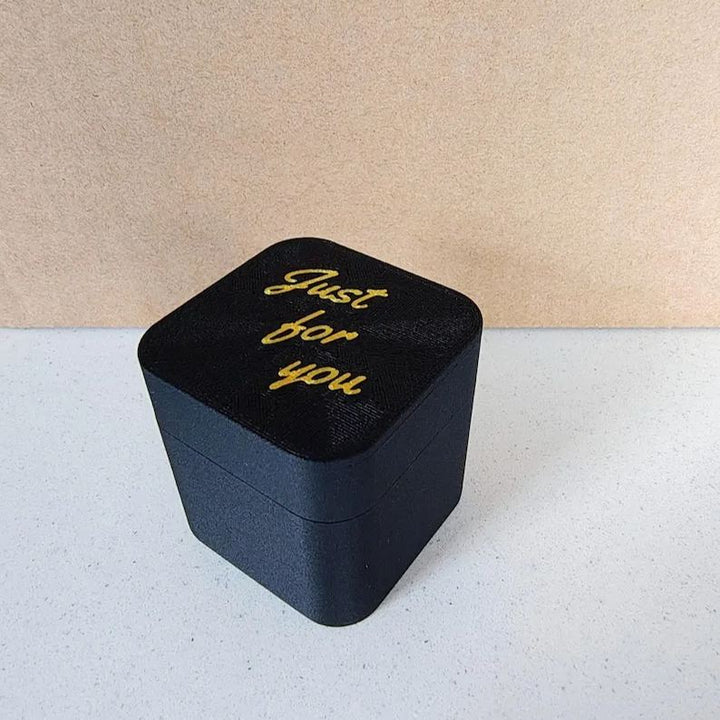 Gegarandeerd lachplezier met dit unieke prank cadeau, een grappig decorstuk voor verrassende momenten.
