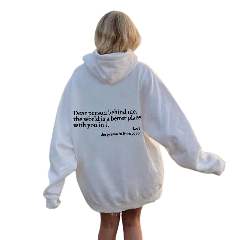 Grijze dames hoodie met opgedrukte tekst, comfortabel en modieus.