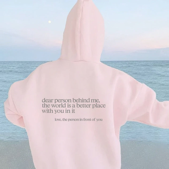 Grijze dames hoodie met opgedrukte tekst, comfortabel en modieus.