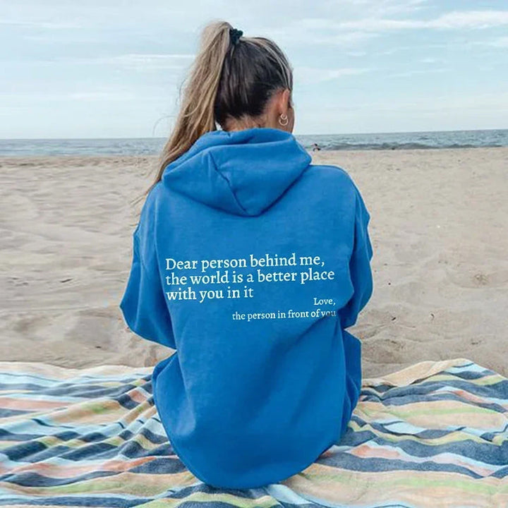 Grijze dames hoodie met opgedrukte tekst, comfortabel en modieus.