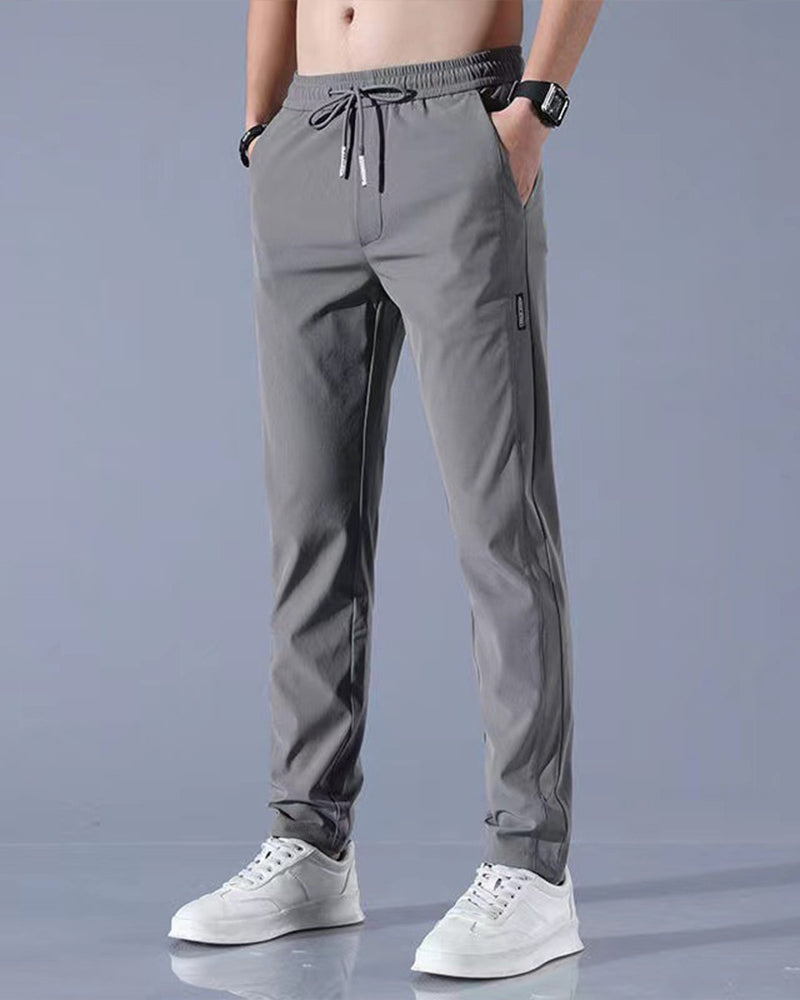 Grijze AeroFlex heren sportbroek: sneldrogend, ultiem stretchcomfort. Ideaal voor actieve levensstijl & casual gebruik.