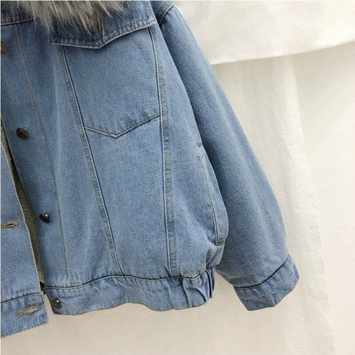 Stijlvolle grijze dames winterjas van denim, modieus en comfortabel, perfect voor winter- en overgangsseizoenen.