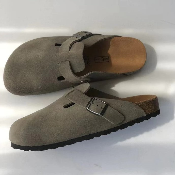 Bruine Boston sandalen met een dikke zool en kurkdetail, comfortabel en duurzaam design.