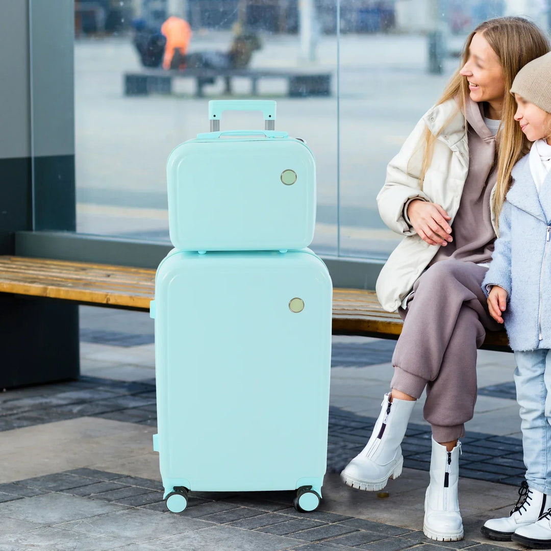 Praktische roze Vienna Duo kofferset. Harde schaal handbagage & make-up koffer met soepele spinner wielen.