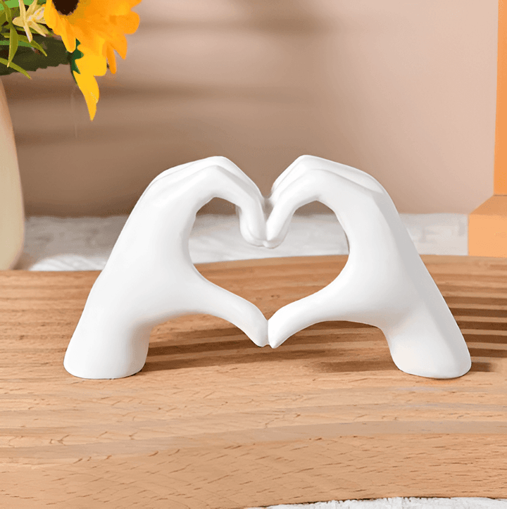 Handgemaakt hartdecoratiebeeldje, uniek liefdessymbool voor een sfeervol en tijdloos interieur.