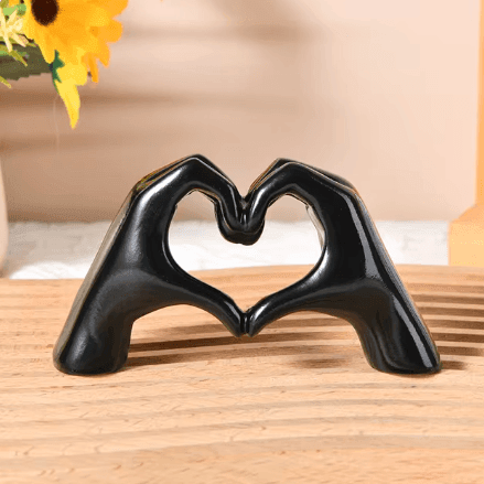 Modern en tijdloos hartbeeldje, handgemaakt voor een sfeervolle interieurdecoratie met liefde.