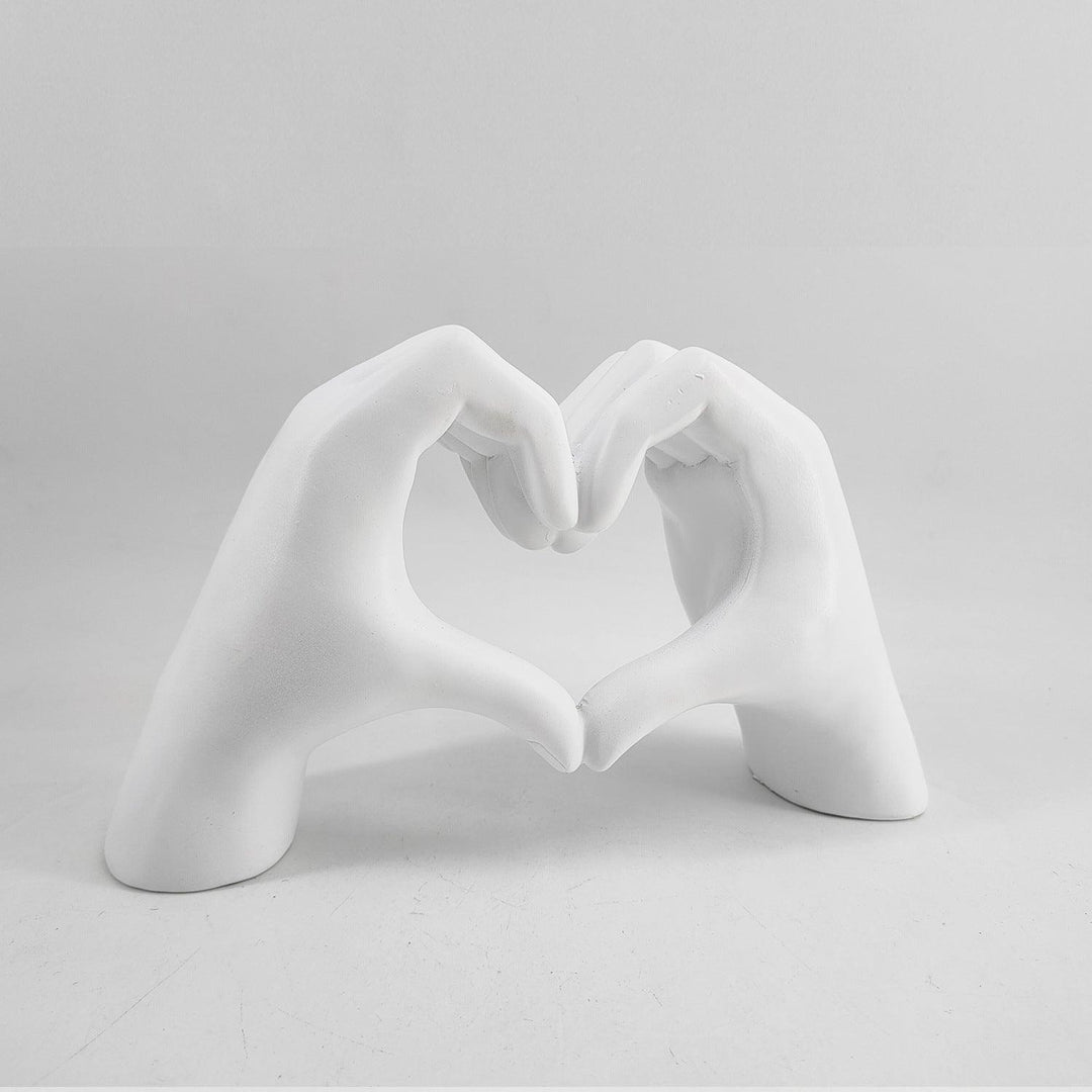 Liefdevol handgemaakt hartdecoratiebeeldje, verrijkt elke thuis met warmte en verbondenheid.