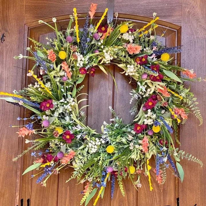 Prachtige lente deurkrans, handgemaakt met realistische kunstbloemen. Ideaal voor vrolijke interieurdecoratie.